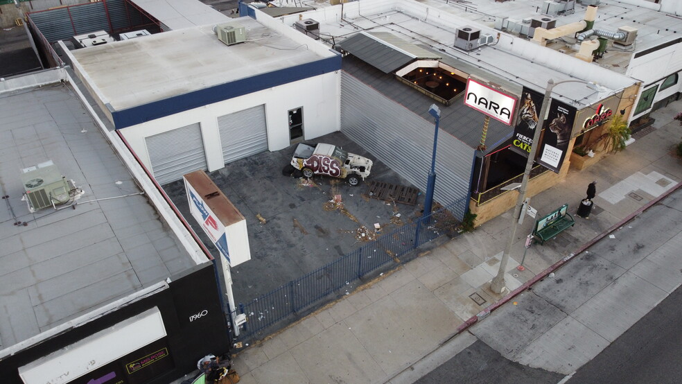 17964 Ventura Blvd, Encino, CA for sale - Building Photo - Image 2 of 6