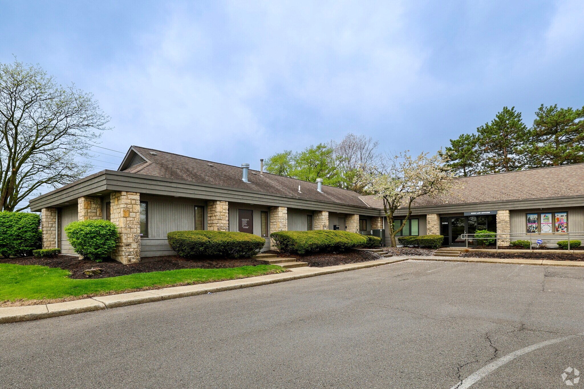 Office in Columbus, OH for sale Primary Photo- Image 1 of 1