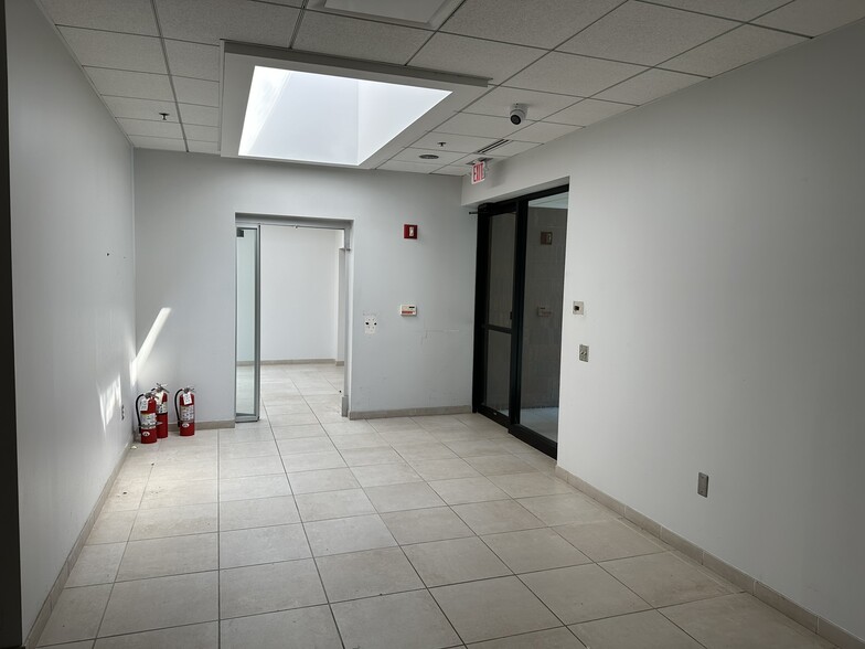 15162 S Commerce Dr, Dearborn, MI for sale - Building Photo - Image 3 of 38