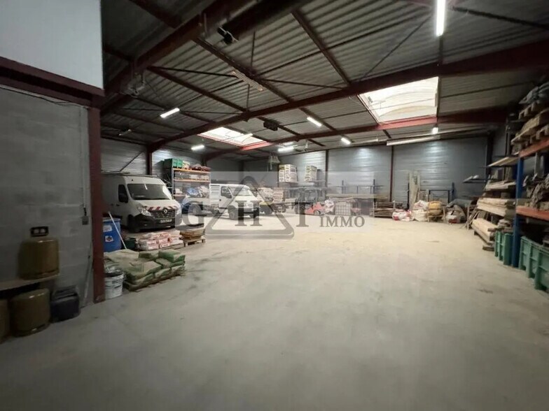 Industrial in Vert-Saint-Denis for sale - Building Photo - Image 1 of 13