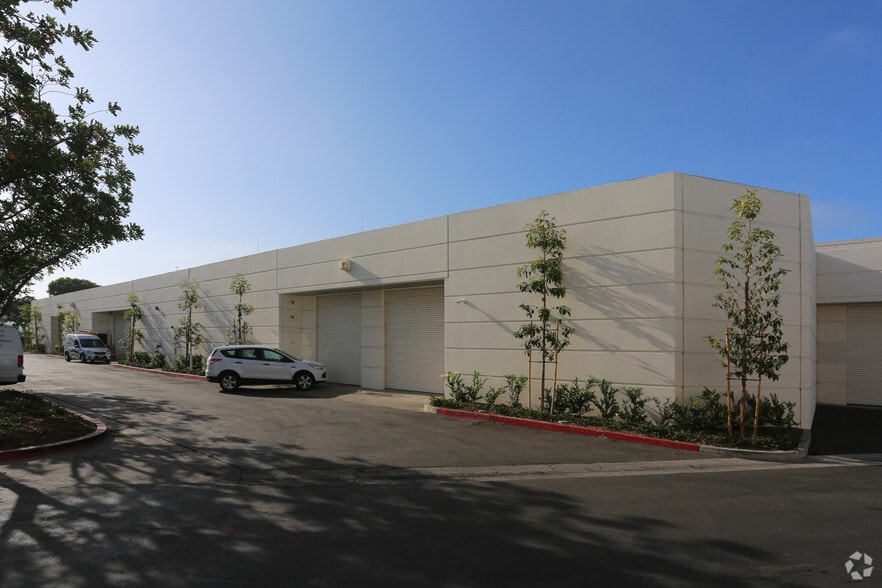 30 Fairbanks, Irvine, CA for lease - Building Photo - Image 3 of 8