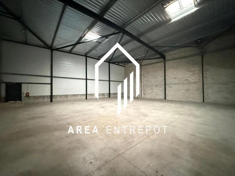 Flex in Aix-en-Provence for lease - Interior Photo - Image 3 of 8