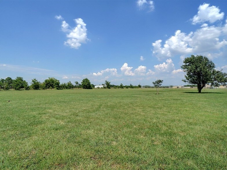 53 Day Rd, Roanoke, TX 76262