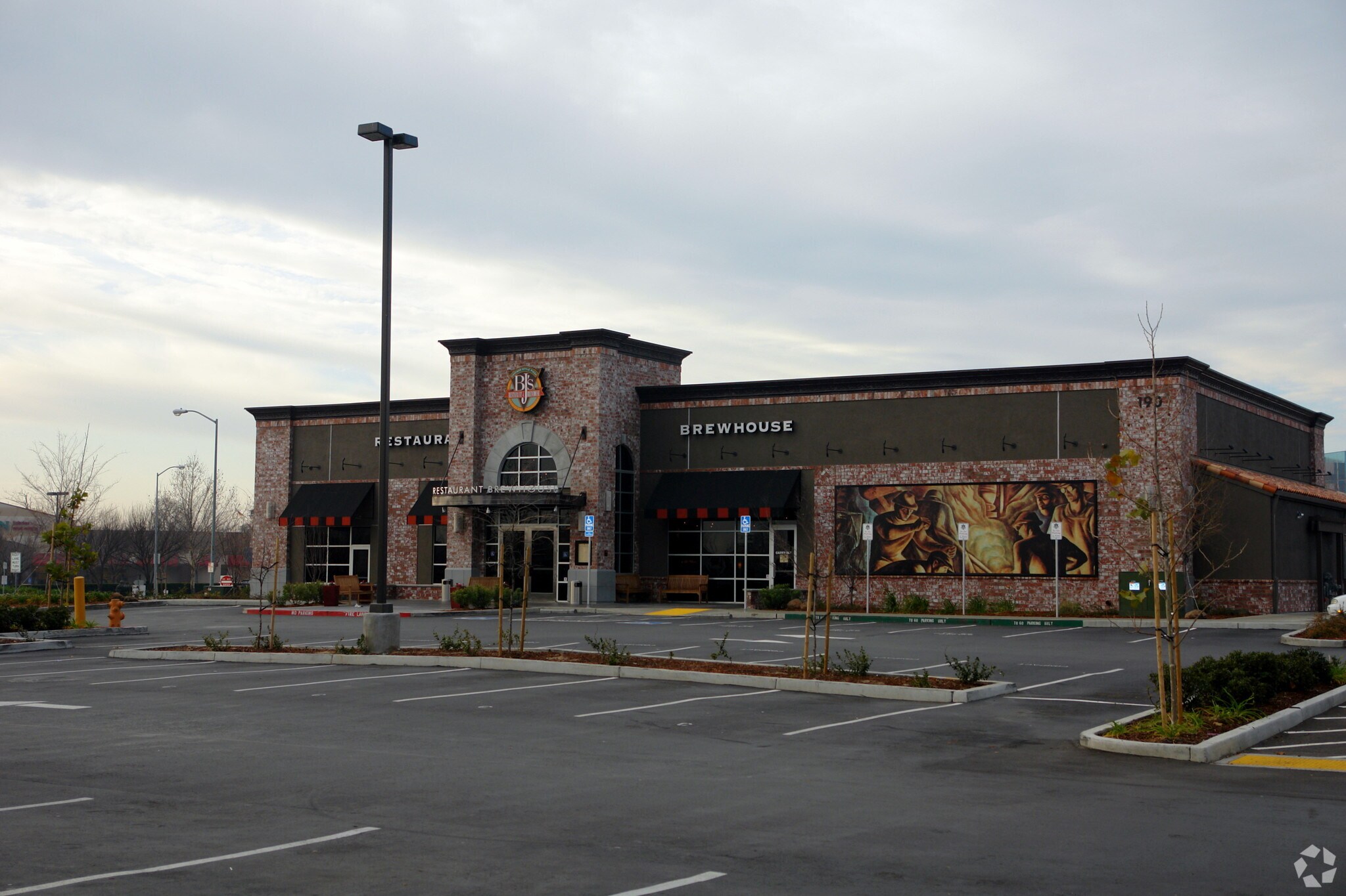 190 Nut Tree Pky, Vacaville, CA for sale Primary Photo- Image 1 of 1