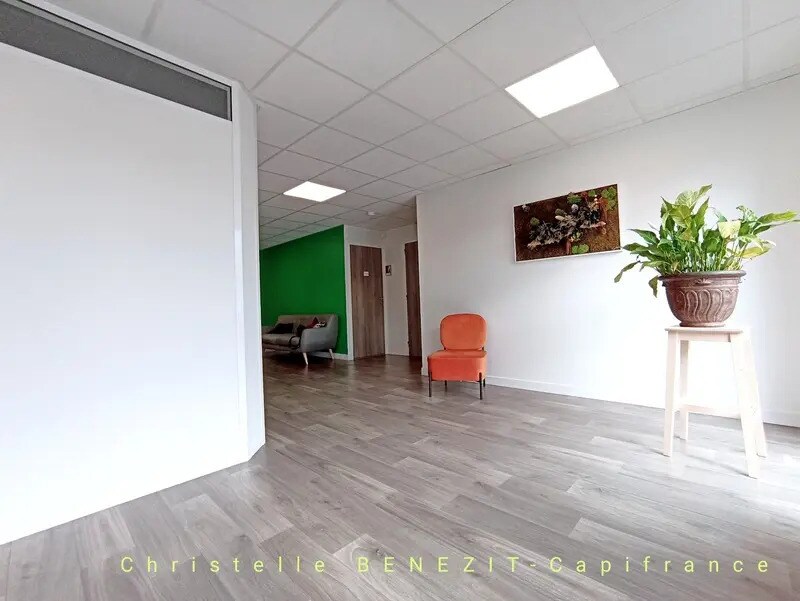 Office in Égly for lease Building Photo- Image 1 of 9