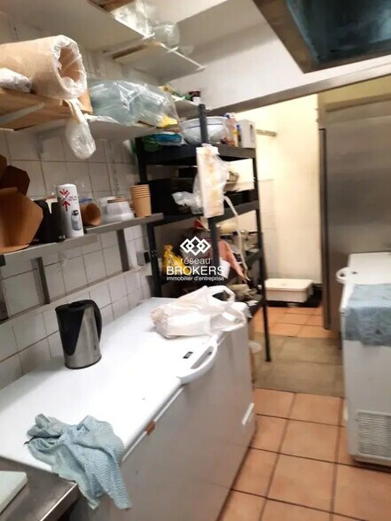 Retail in Marseille for lease - Interior Photo - Image 3 of 5