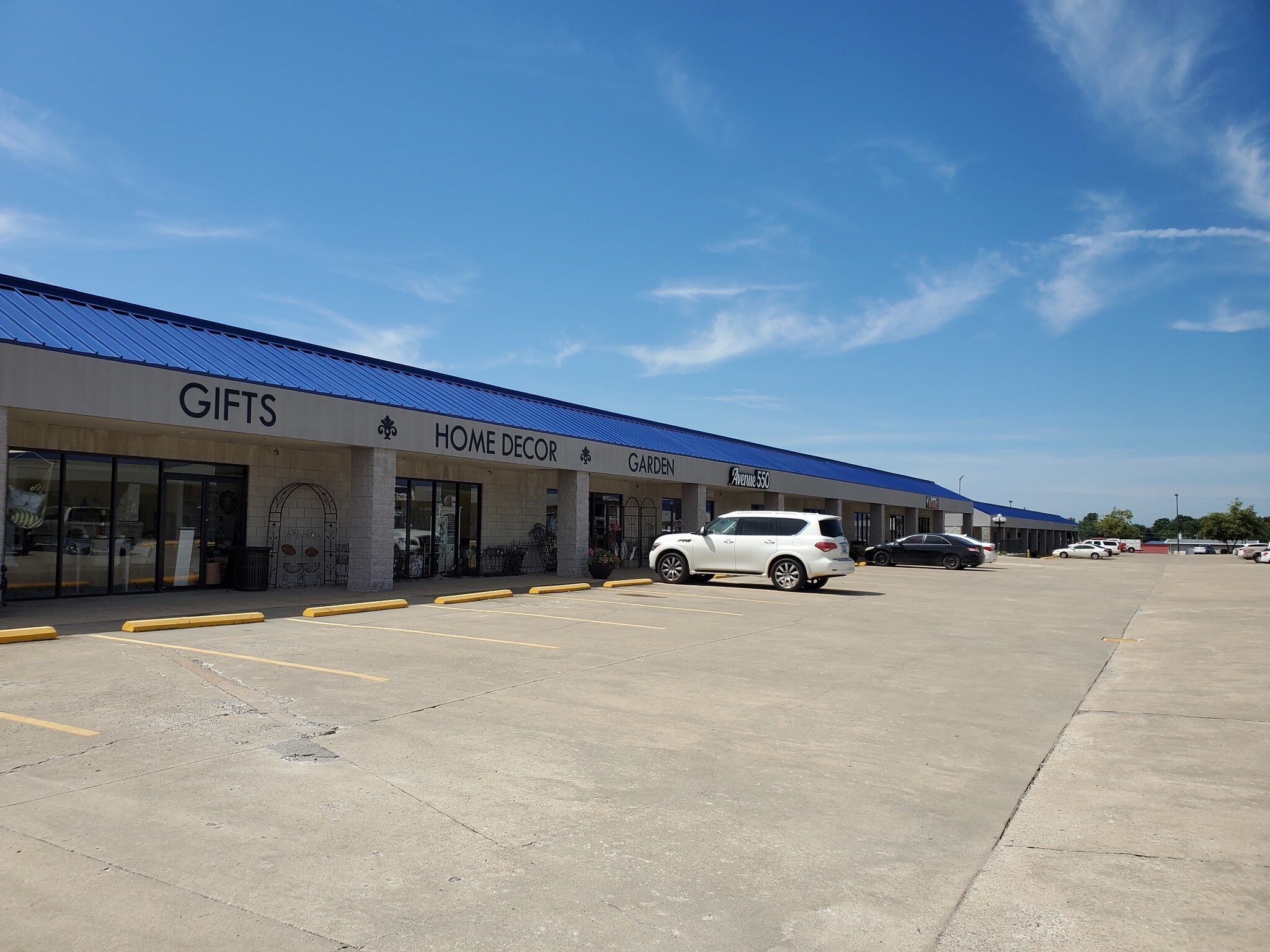 385 Outlet Ave, Eddyville, KY 42038 West Kentucky Plaza