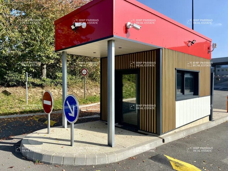 Flex in Élancourt for lease - Building Photo - Image 2 of 33