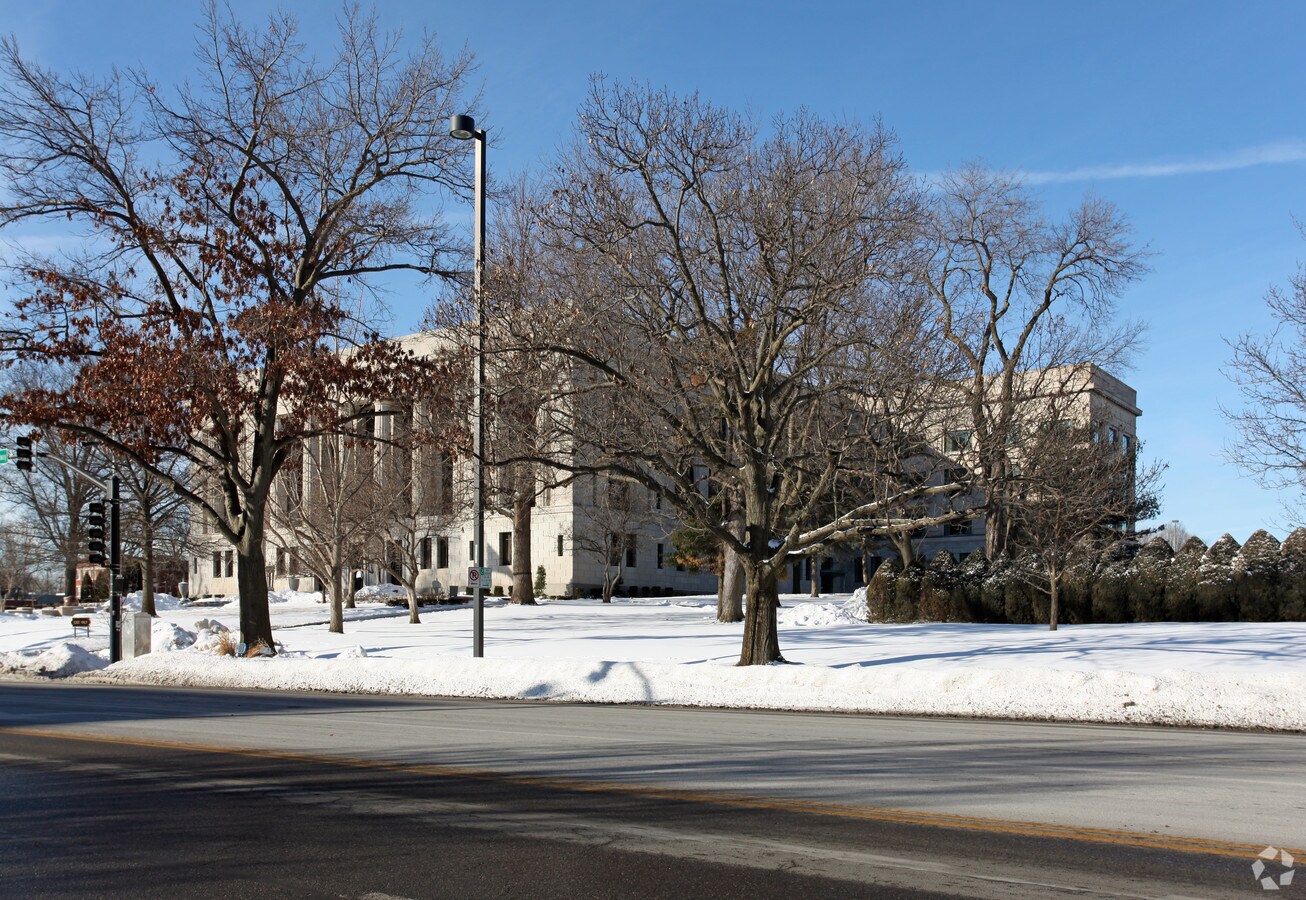 3520 Broadway St, Kansas City, MO 64111