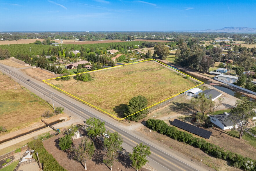 10368 E Shaw Ave, Clovis, CA for sale - Primary Photo - Image 1 of 21