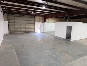3359-3399 Hawthorne Ave NE, Salem, OR for lease Interior Photo- Image 1 of 4