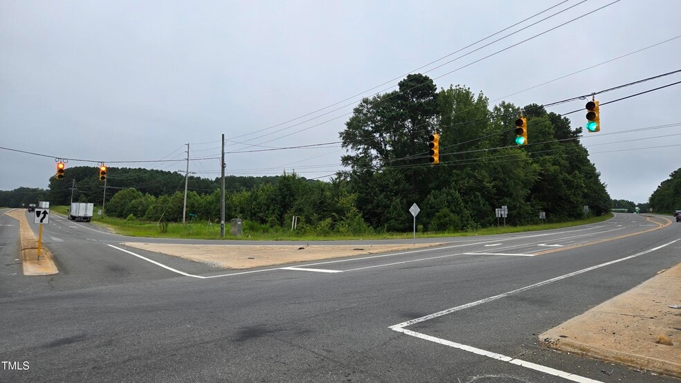 400 Oxford Loop Rd, Oxford, NC for sale - Building Photo - Image 2 of 19