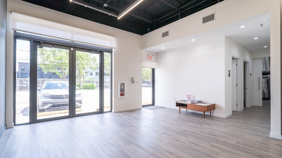326 NE 61st St, Miami, FL for lease - Building Photo - Image 2 of 6
