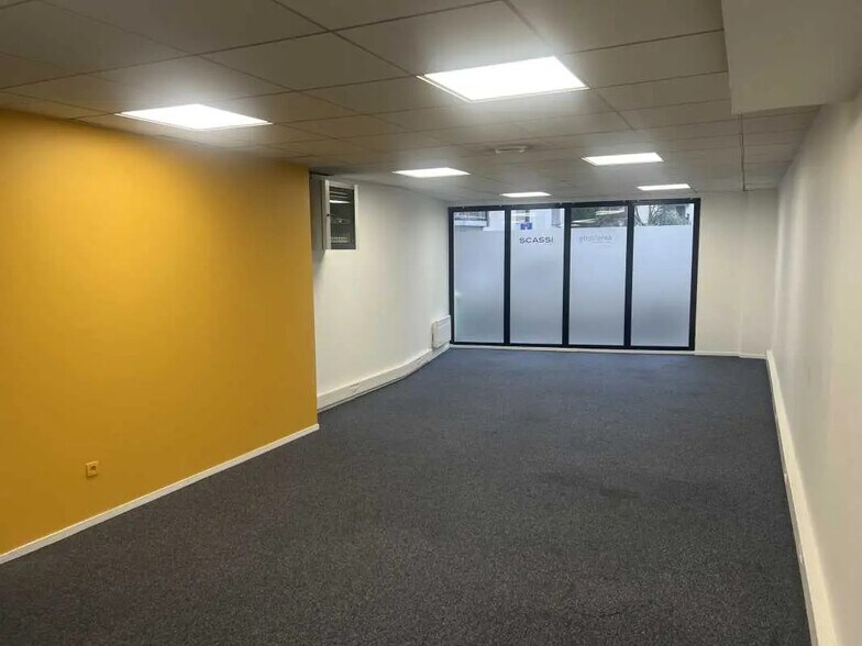 75 Bis Rue Des Plantes, Paris for lease - Interior Photo - Image 2 of 9