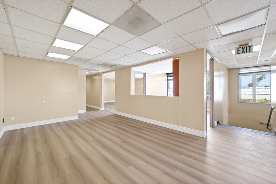 2715 W 1st St, Santa Ana, CA for lease - Interior Photo - Image 3 of 41