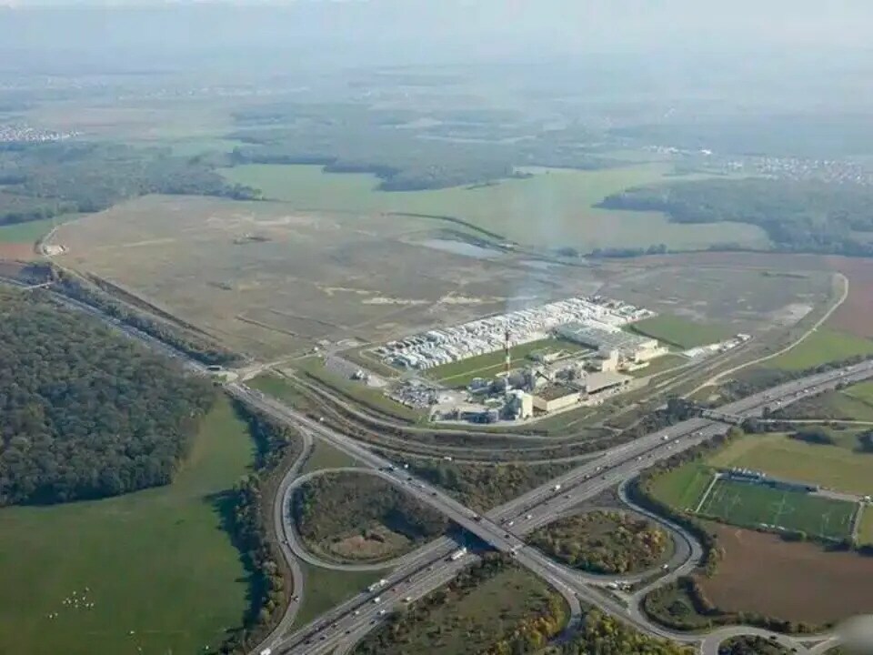 Industrial in Illange for lease Building Photo- Image 1 of 5