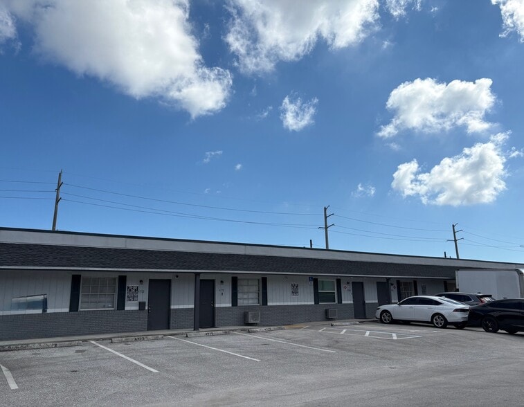 4861-4875 NE 12th Ave, Fort Lauderdale, FL for lease - Building Photo - Image 2 of 15