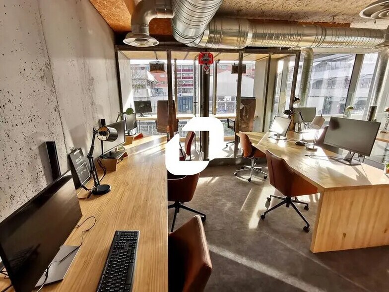 Office in Bordeaux for lease - Building Photo - Image 2 of 25