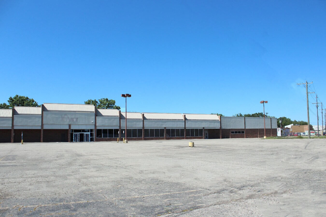 37187 S Groesbeck Hwy, Clinton Township, MI 48036