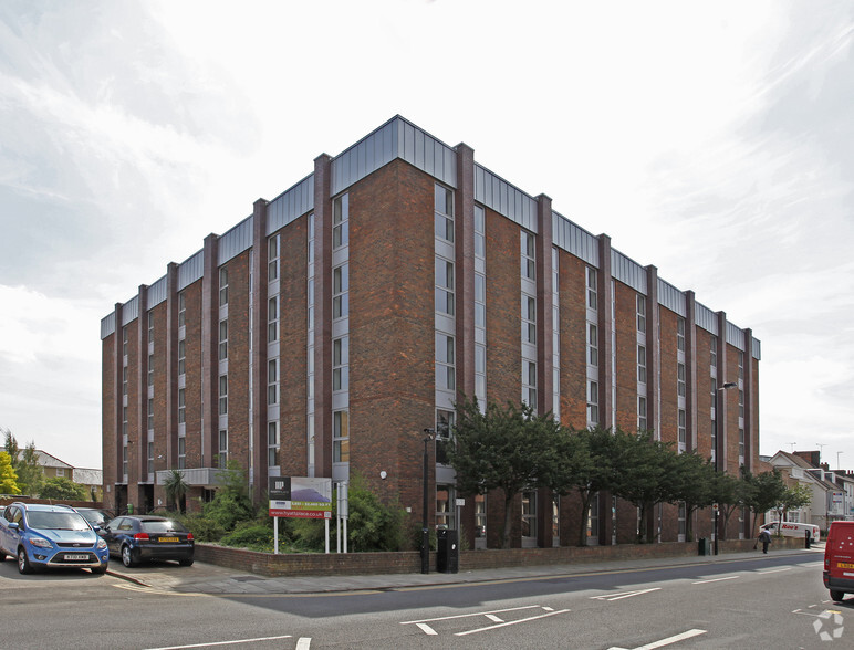 50-60 Broomfield Rd, Chelmsford for lease - Primary Photo - Image 1 of 9