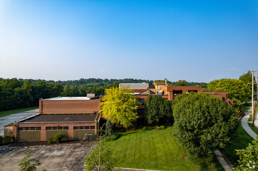 435 School Ln, Plymouth Meeting, PA for lease - Building Photo - Image 2 of 7