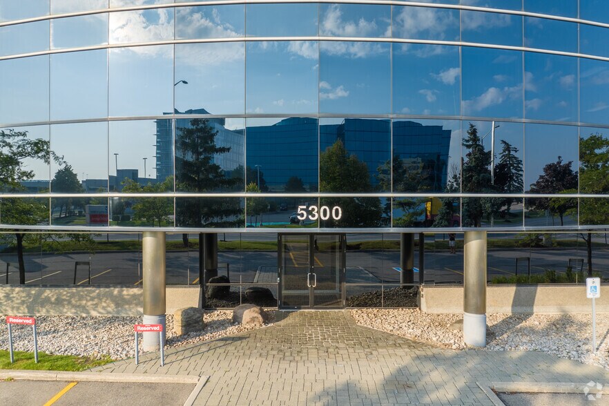 5300 Satellite Dr, Mississauga, ON for lease - Building Photo - Image 3 of 6