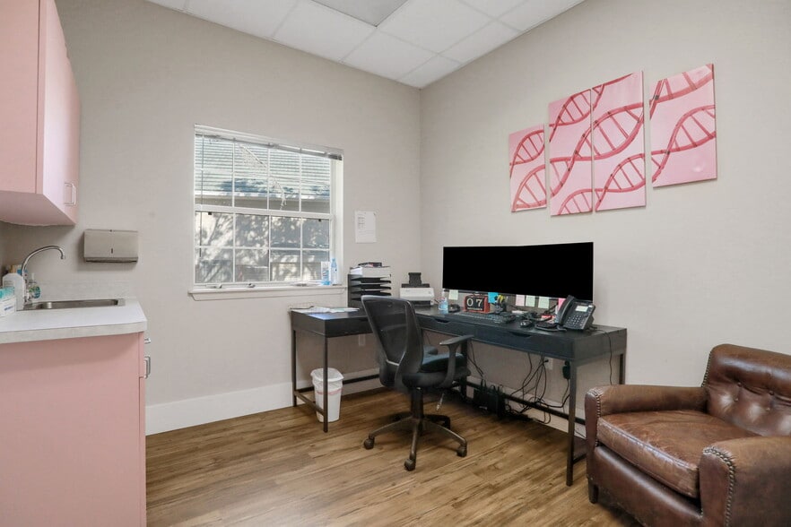 1540 Business Center Dr, Orange Park, FL for lease - Building Photo - Image 3 of 43