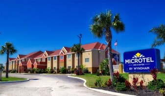 Microtel Inn & Suites by Wyndham Aransas Pass - Motel