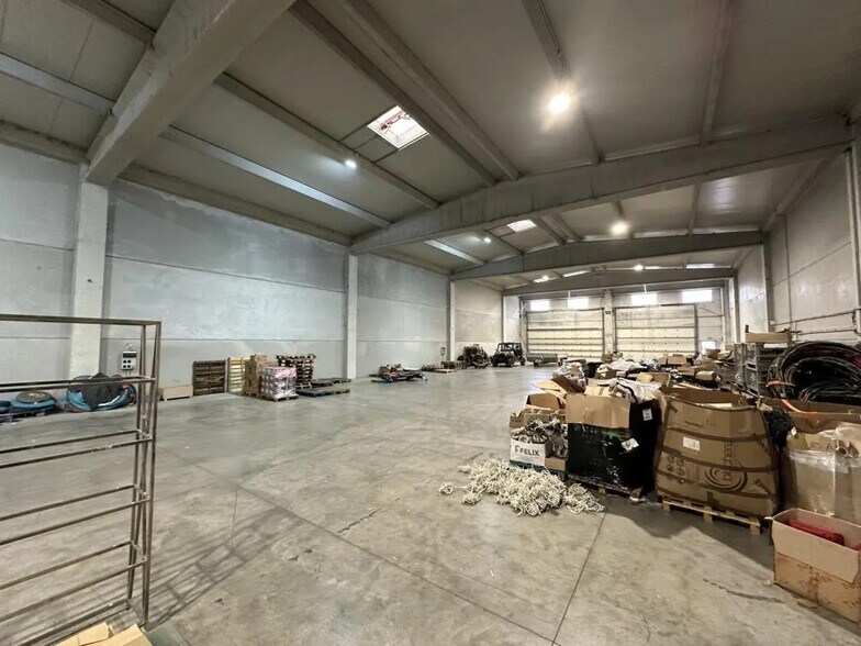 Flex in Puget-sur-Argens for lease - Interior Photo - Image 3 of 10