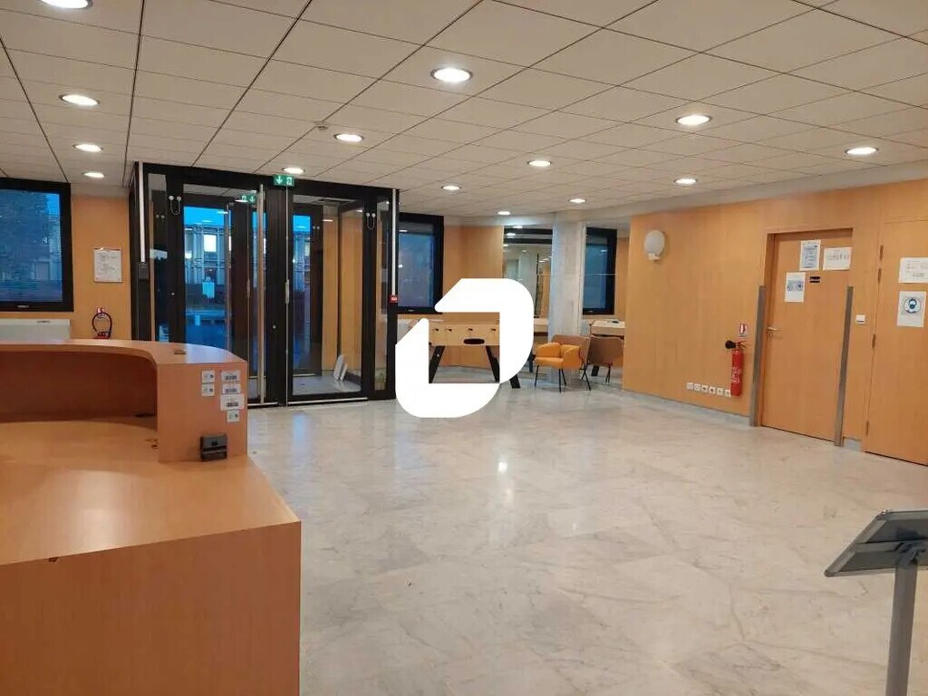Location Bureaux 75 m² - Photo 1