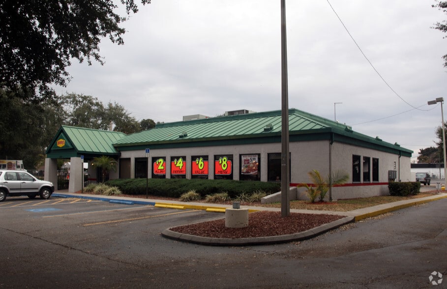 1301 W Brandon Blvd, Brandon, FL for lease - Primary Photo - Image 1 of 2