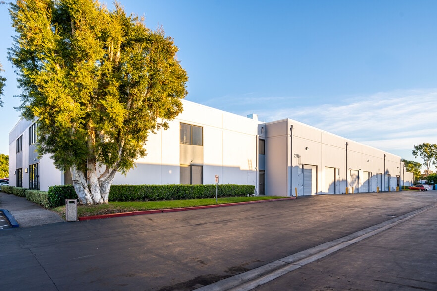 2730 S Harbor Blvd, Santa Ana, CA for lease - Building Photo - Image 2 of 11