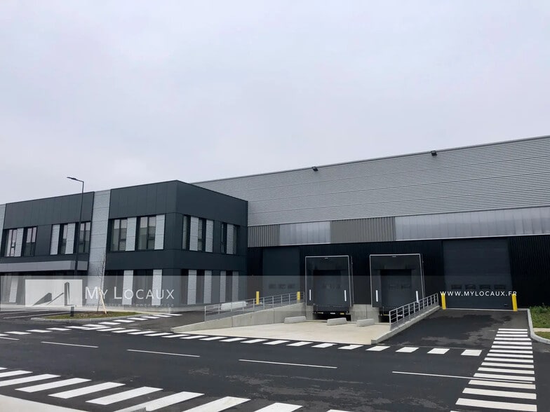 Rue Du Commandant Rolland, Le Bourget for lease - Building Photo - Image 2 of 9