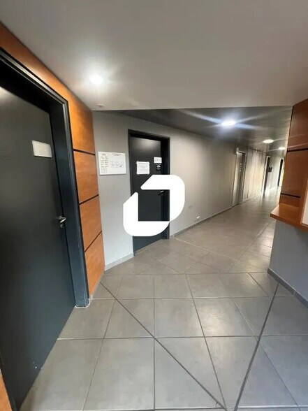 Office in Sars-et-Rosières for sale - Lobby - Image 2 of 12