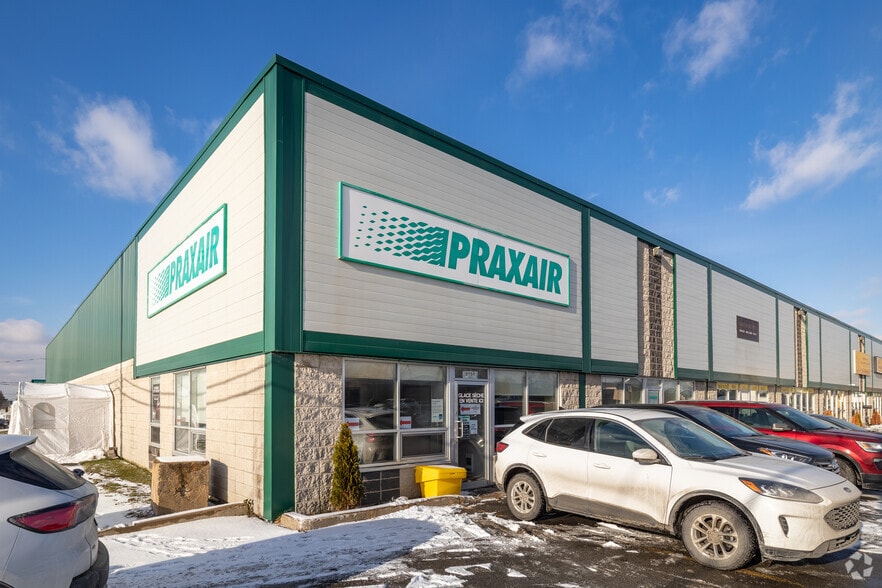 8151-8231 Boul Métropolitain E, Anjou, QC for sale - Building Photo - Image 1 of 1