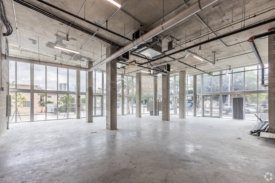 420 SW 7th St, Miami, FL for lease - Interior Photo - Image 1 of 12