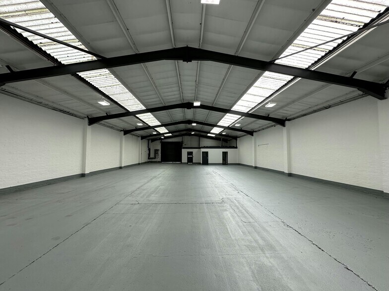 Summit Cres, Smethwick for lease - Building Photo - Image 3 of 11
