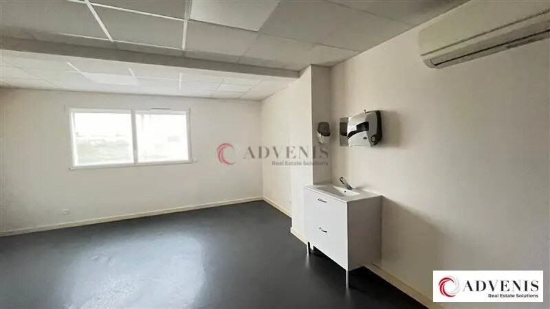 Office in Lormont for lease - Interior Photo - Image 3 of 7