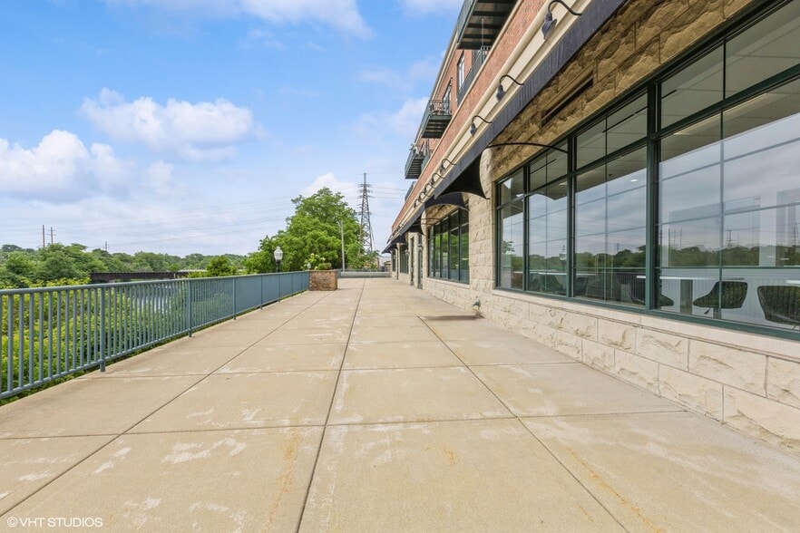 160 S River St, Aurora, IL for lease - Building Photo - Image 2 of 17