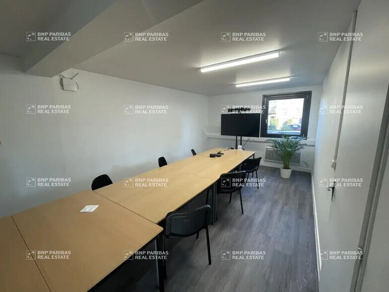 Office in Saint-Avertin for lease - Building Photo - Image 1 of 19