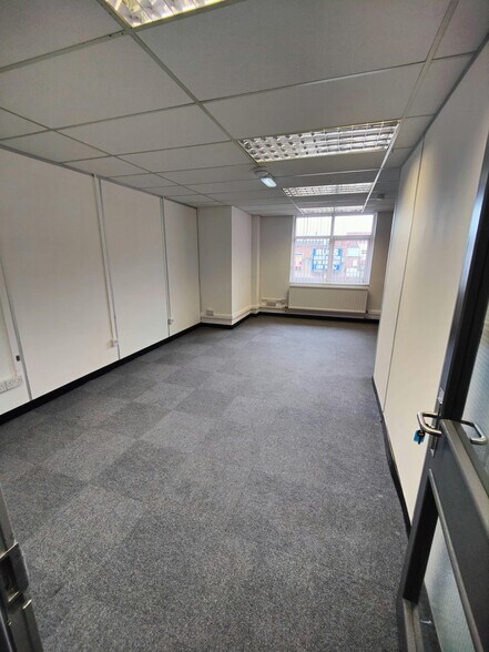 Union St, Macclesfield for lease - Interior Photo - Image 3 of 10
