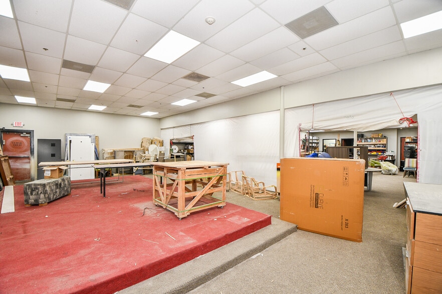 10860 Rockley Rd, Houston, TX for sale - Interior Photo - Image 2 of 17