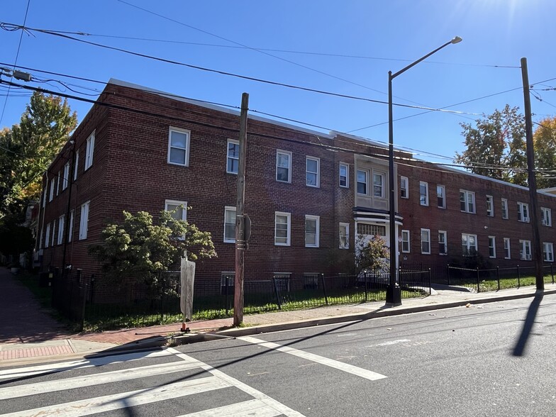 2100 15th St SE, Washington, DC for sale - Building Photo - Image 1 of 24