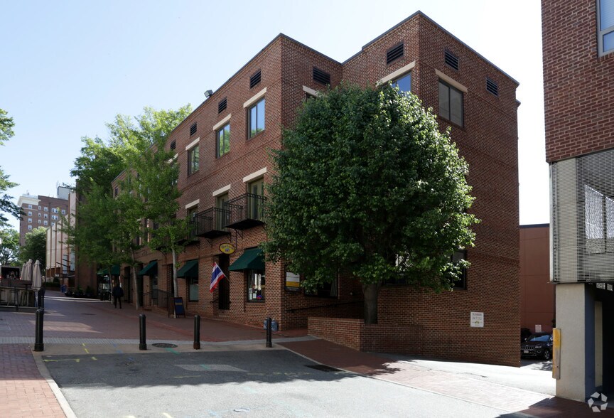 108 5th St SE, Charlottesville, VA for sale - Primary Photo - Image 1 of 1