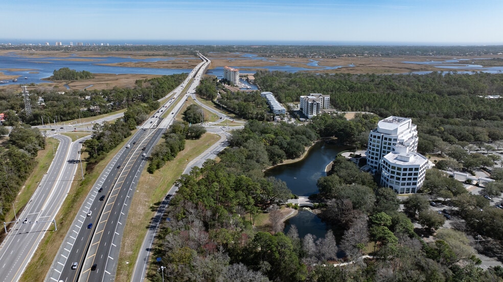 1776 American Heritage Life Dr, Jacksonville, FL for lease - Building Photo - Image 2 of 19