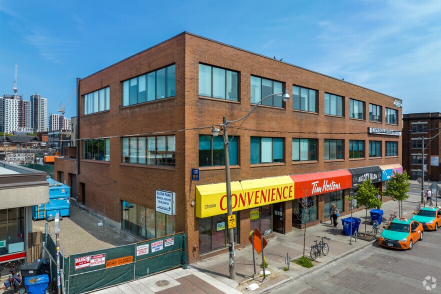 726 Bloor St W, Toronto, ON for lease - Building Photo - Image 2 of 5