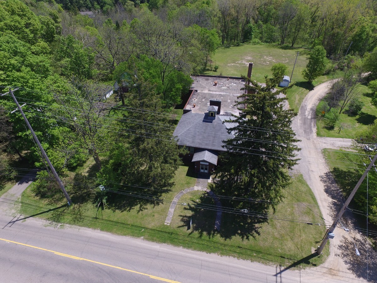 5217 Old Lansing Rd, Lansing, MI 48917