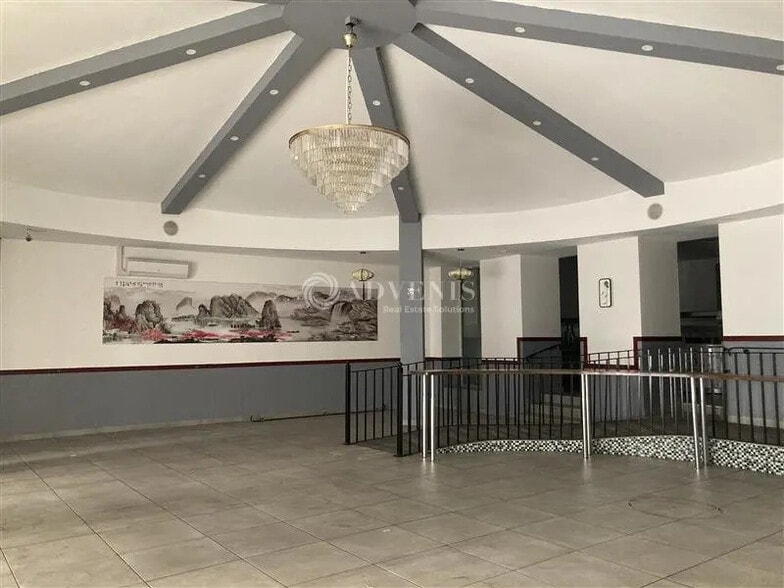 Retail in Nancy for lease - Lobby - Image 1 of 7