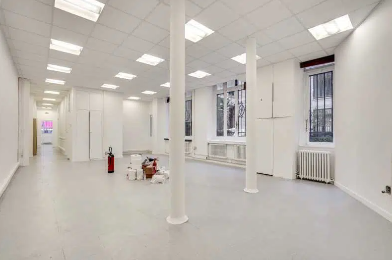 Office in Paris for lease Interior Photo- Image 1 of 4