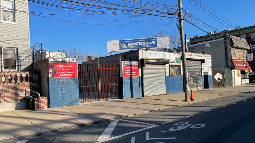 35-55 Vernon Blvd, Long Island City, NY for sale - Building Photo - Image 1 of 5